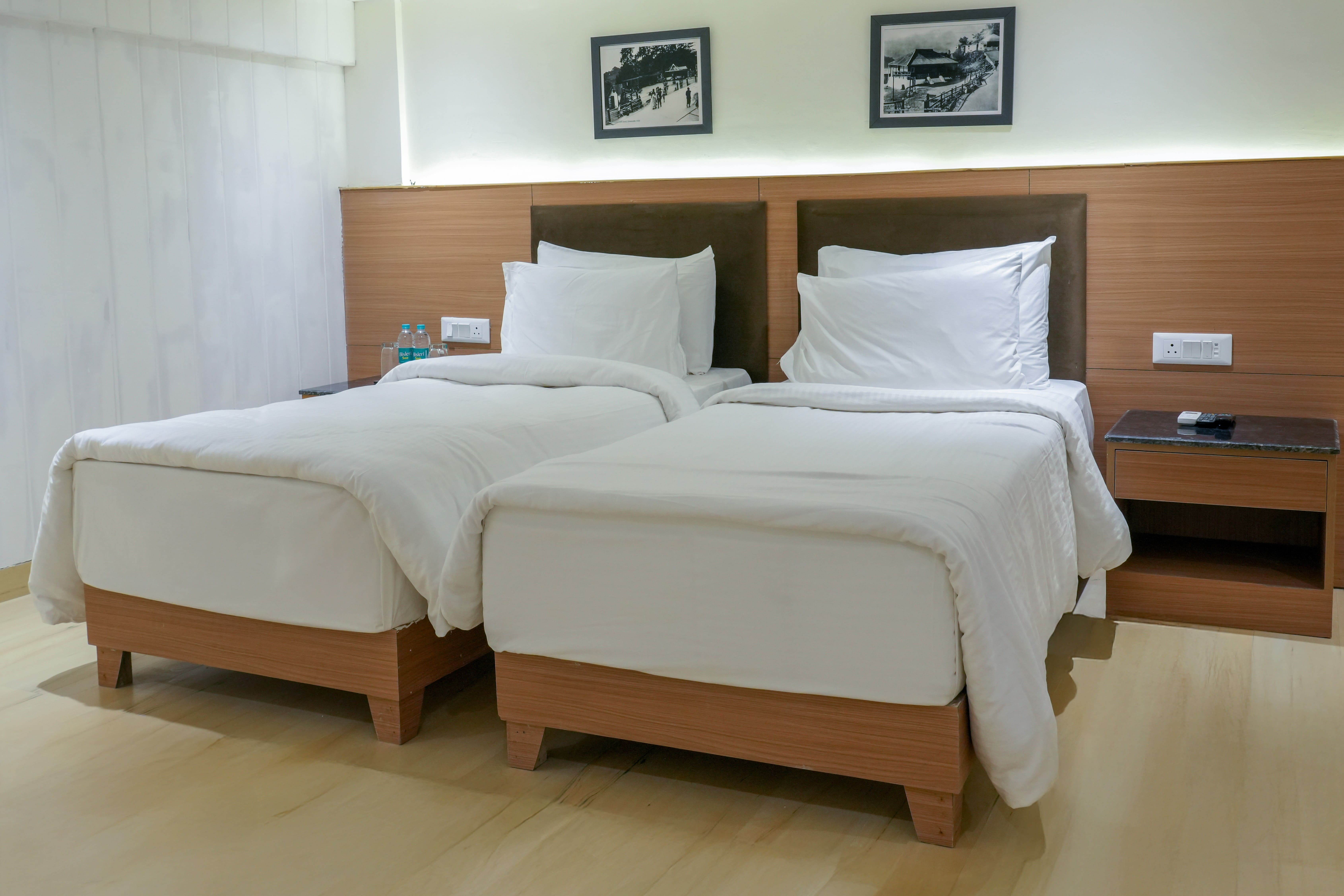 1 Queen Bed, 1 Twin Bed, Family Room, No View, Non-Smoking image 2
