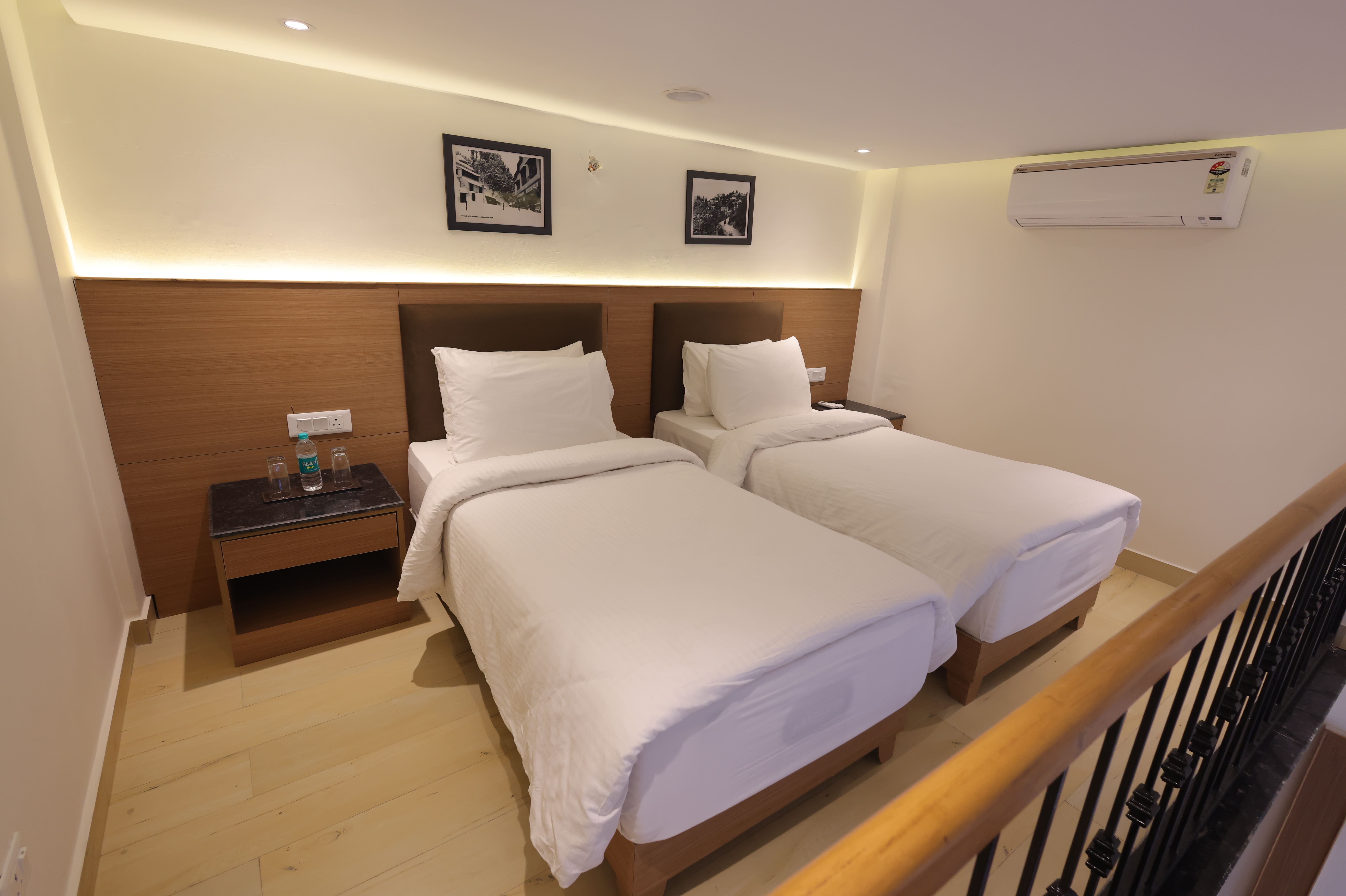 1 Queen Bed, 1 Twin Bed, Family Room, Valley View, Non-Smoking image 2