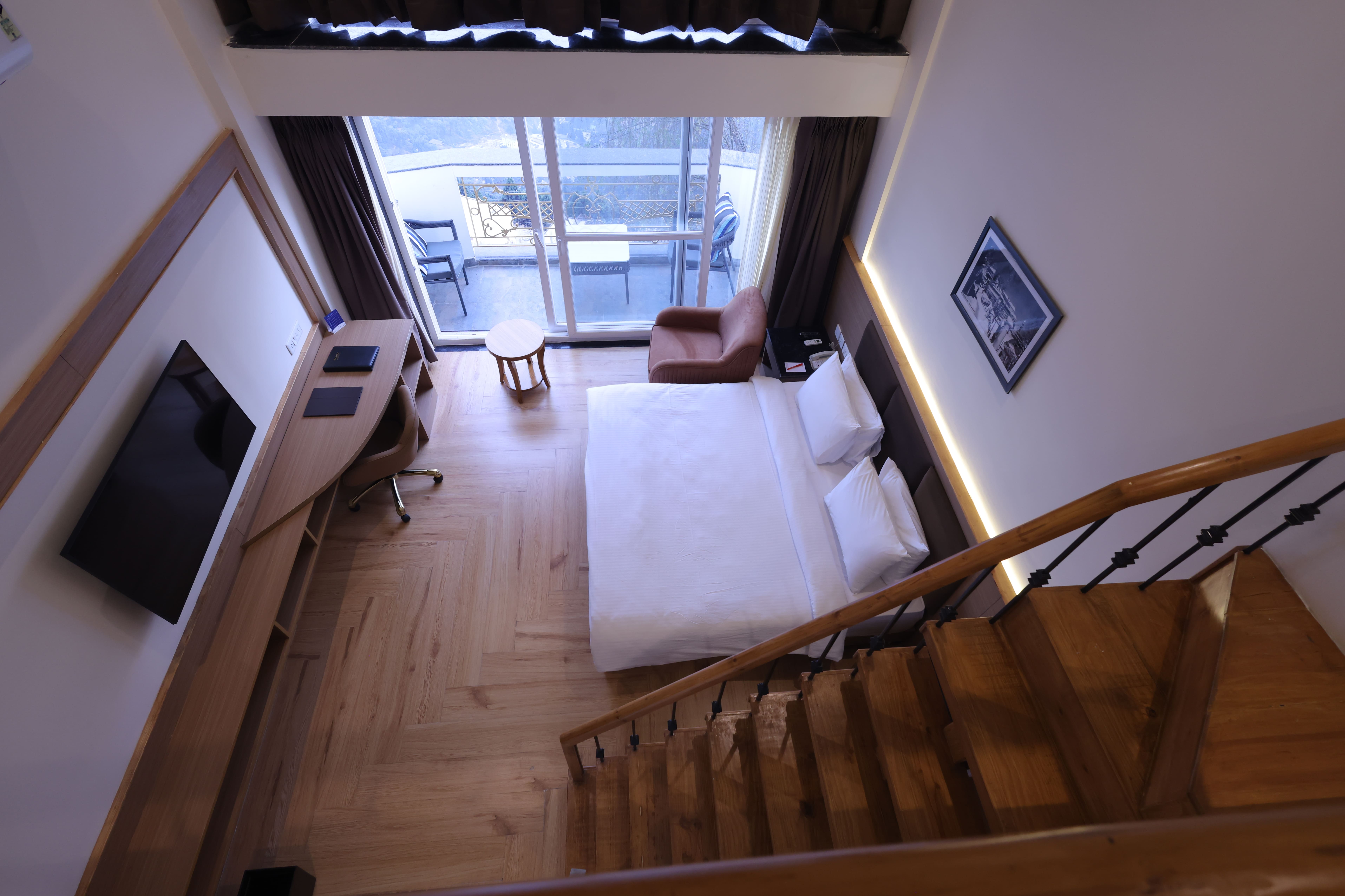 1 Queen Bed, 1 Twin Bed, Family Room, Valley View, Non-Smoking image 3