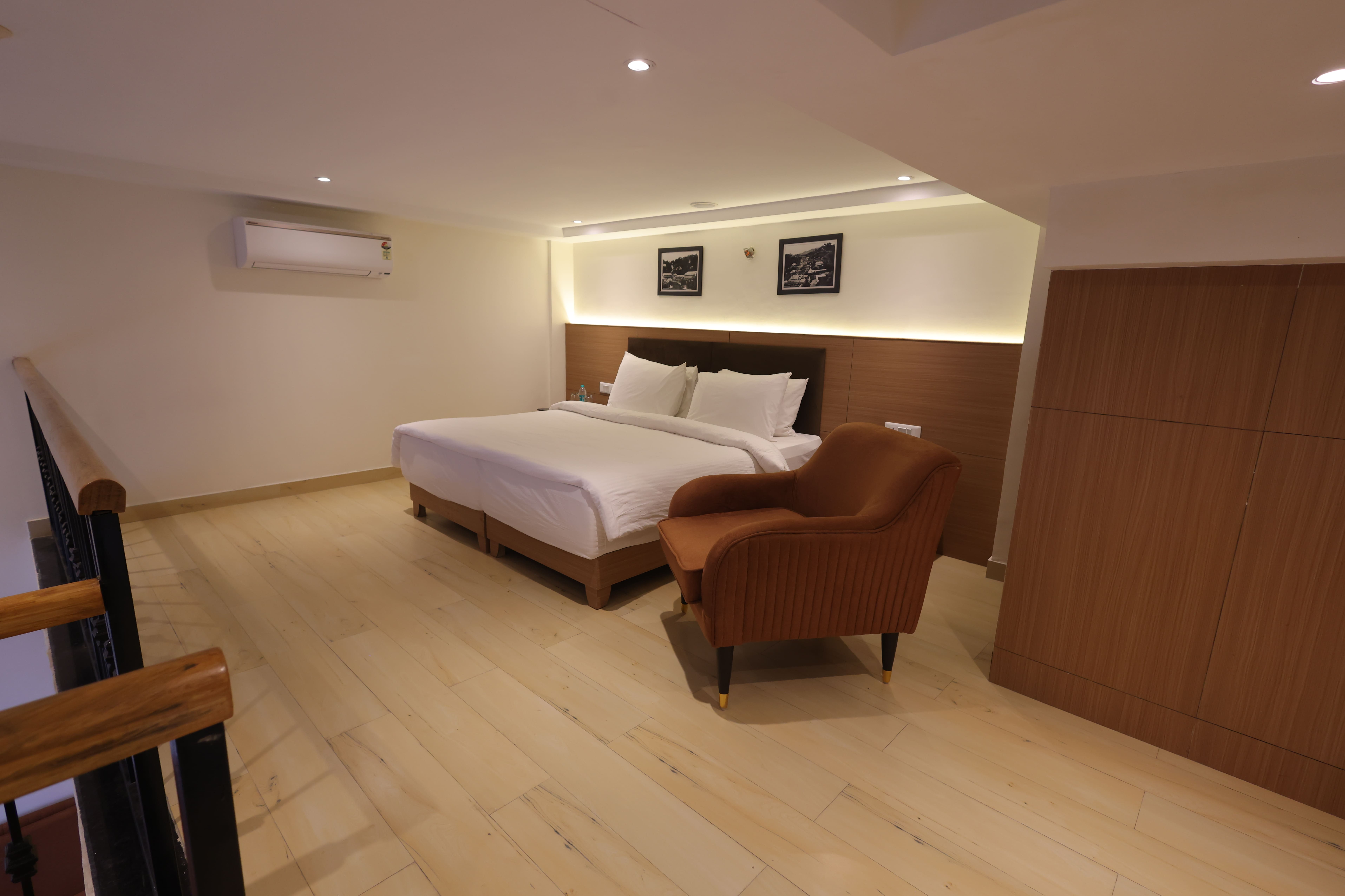 2 Queen Beds, Presidential Suite, Non-Smoking image 4